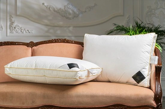 Подушка Trois Couronnes Luxury Selection 3-chamber Goose Down FIRM